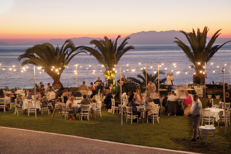 Tiara Holidays - Sani Club - ouzerie restaurant